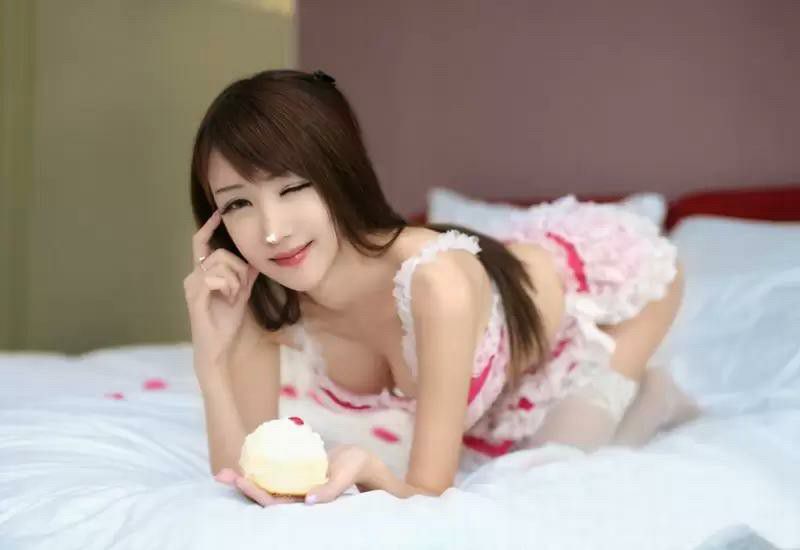 蛋糕少女诗朵雅性感内衣秀