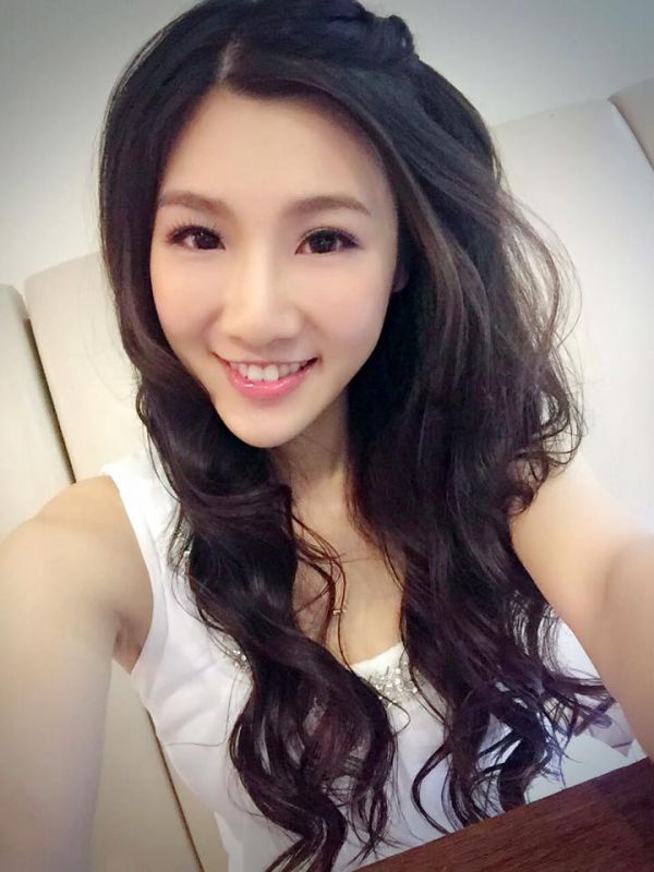 台湾学生妹格格(吕甄格)自拍写真图片
