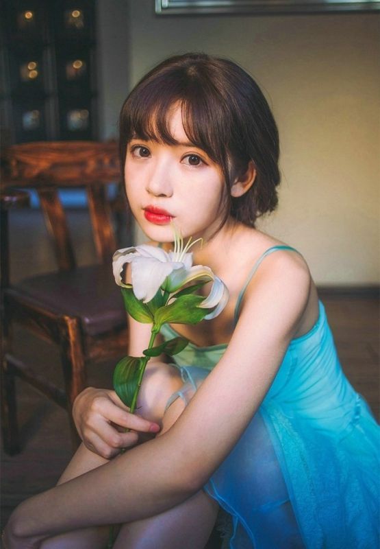 如百合般纯洁无暇少女清新秀气可爱唯美写真图片