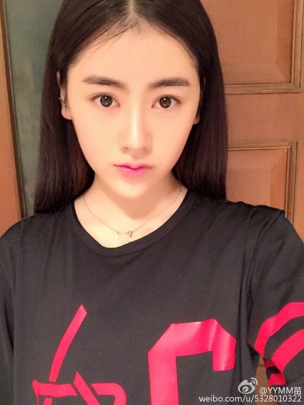 微博秒拍达人MM火火清纯自拍写真