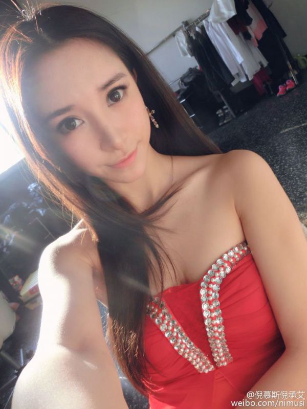 漂亮美眉倪慕斯生活照写真图片