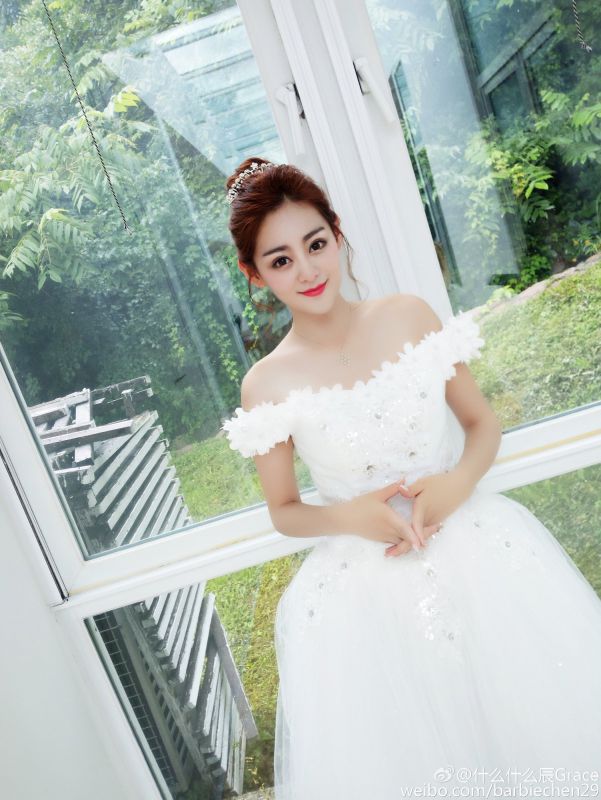 90后美胸美女小辰辰微博私拍美照