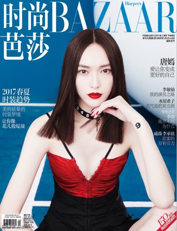 美女明星唐嫣妖娆红唇秀香肩引视觉震撼