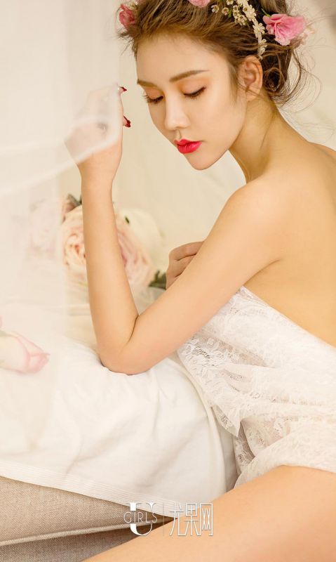 90后模特儿爱丽莎性感白纱诱惑私房照