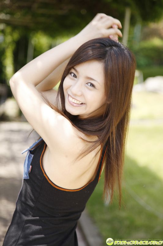 日本萝莉橘丽美户外诱人美照