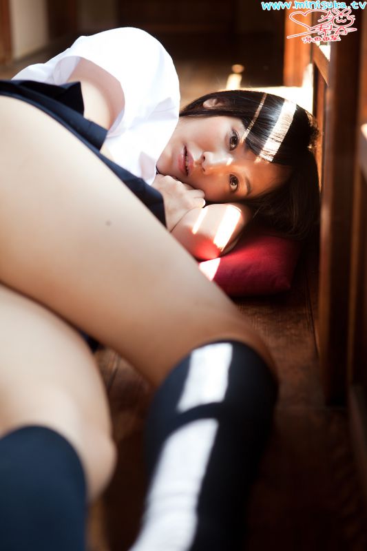 日本学生制服妹子浜田由梨甜美外拍照
