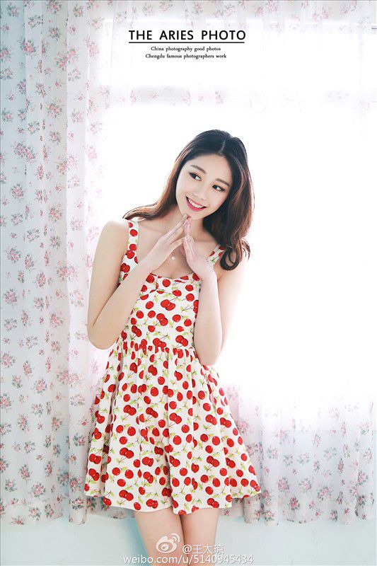 90后小清新美女王太琼微博私拍美图