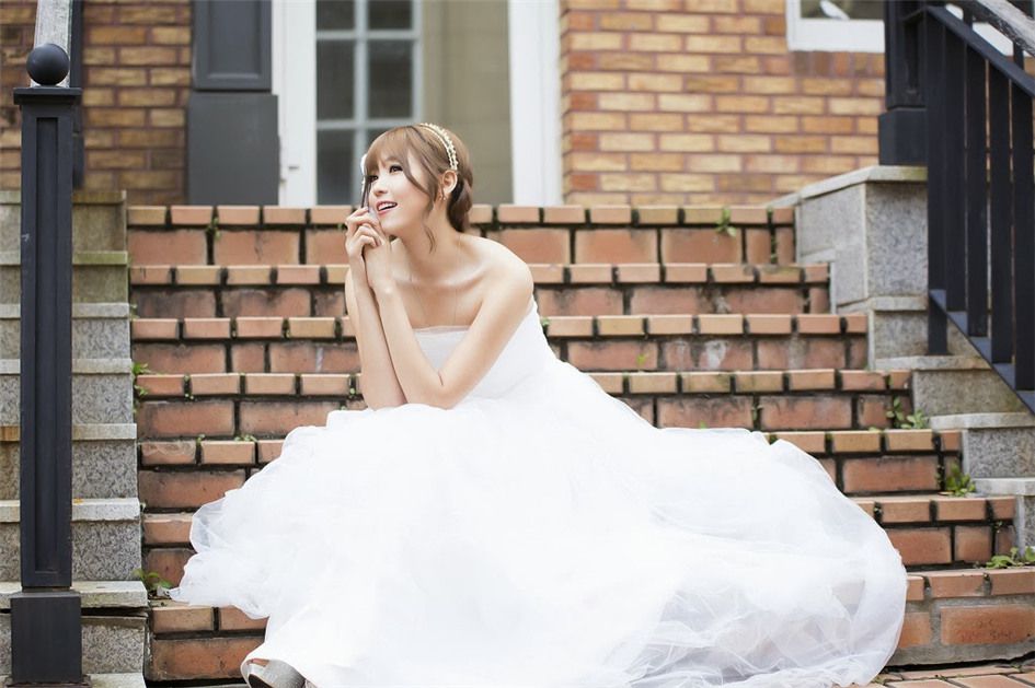 韩国车模李恩慧白色婚纱唯美写照