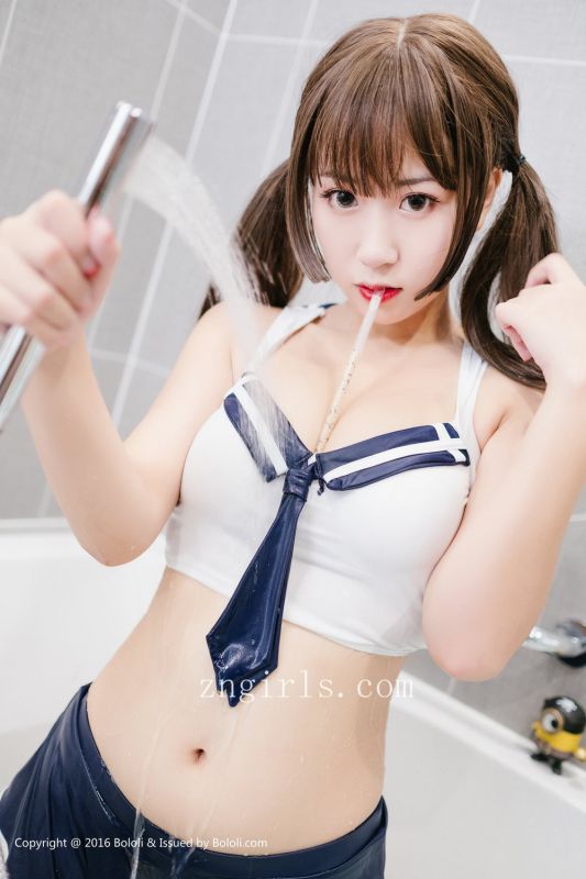 大胸小萝莉猫九浴室性感酥胸诱惑图片