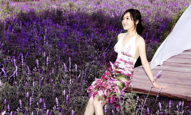气质美女薛佳凝清新短裙写真