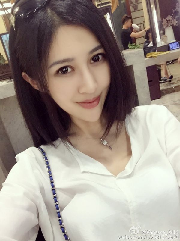 展台showgirl刘光喵喵微博自拍图片