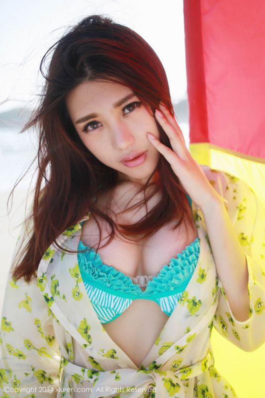 推女神小九Vin吊带短裙小清新图片