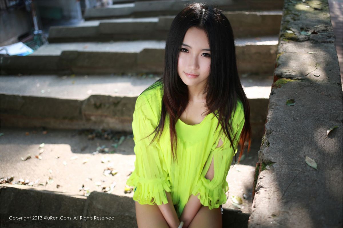 秀人网酥胸美女MOON嘉依性感私房照