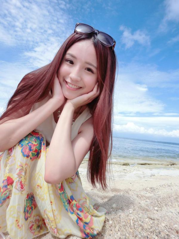高清养眼美女Hebbe Cheng比基尼私拍图片