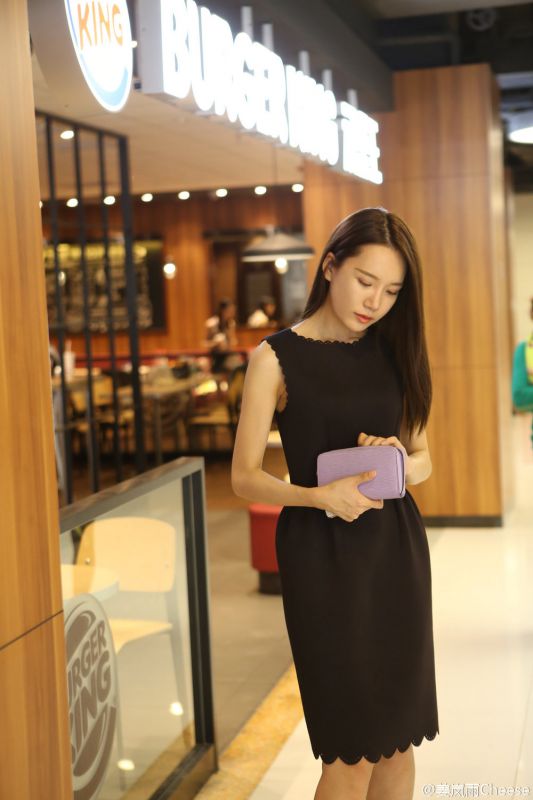 极品气质美女姜岚雨养眼摄影图片