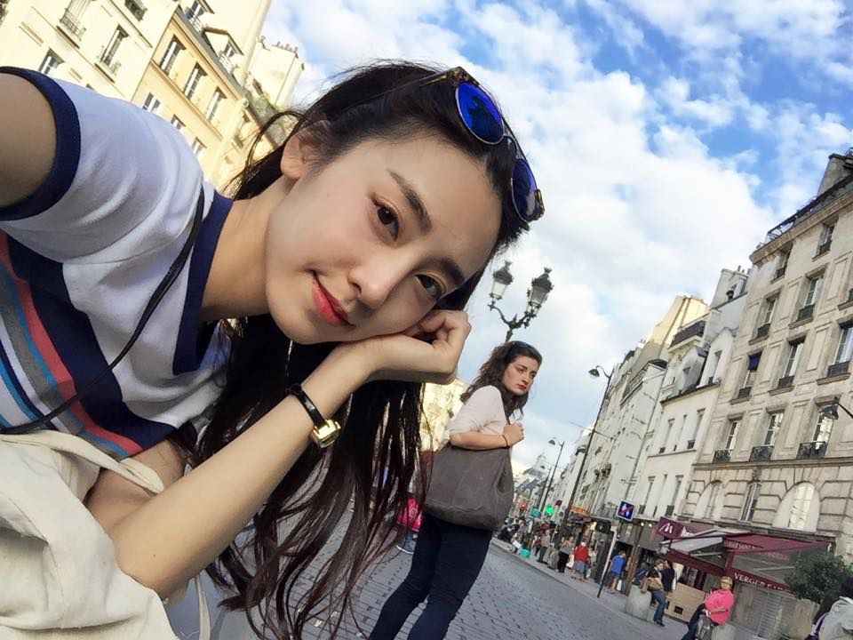 台湾邻家女孩周伊琏迷人自拍照