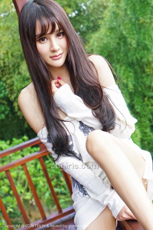 90后平面模特Cheryl青树旅拍写真图片