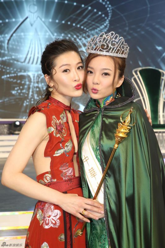香港女明星周丽淇风亮中国 助阵华姐竞选