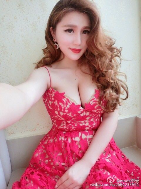 大胸女模特梦云微博自拍图片合辑