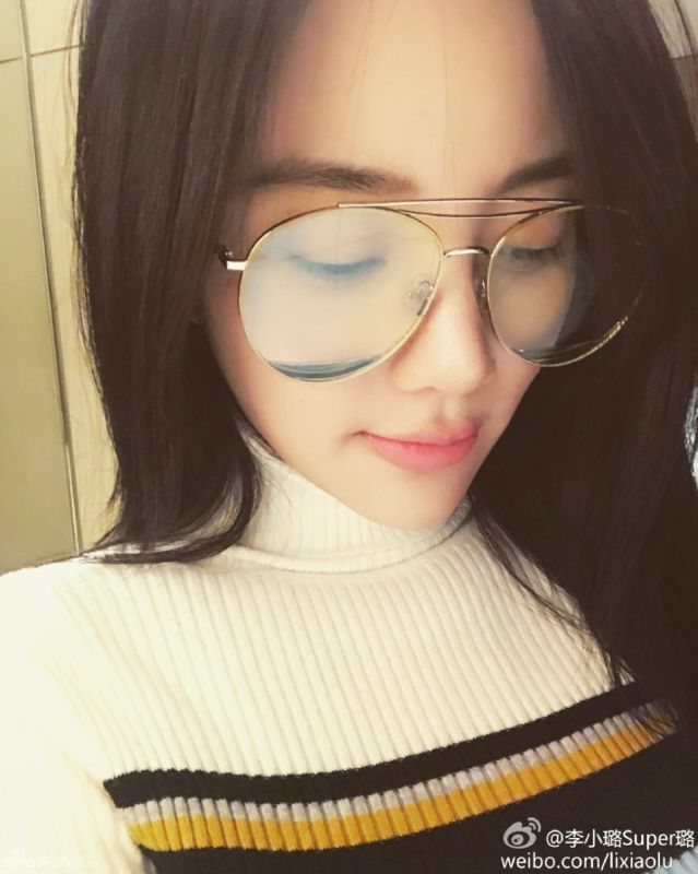 明星辣妈李小璐晒美艳自拍