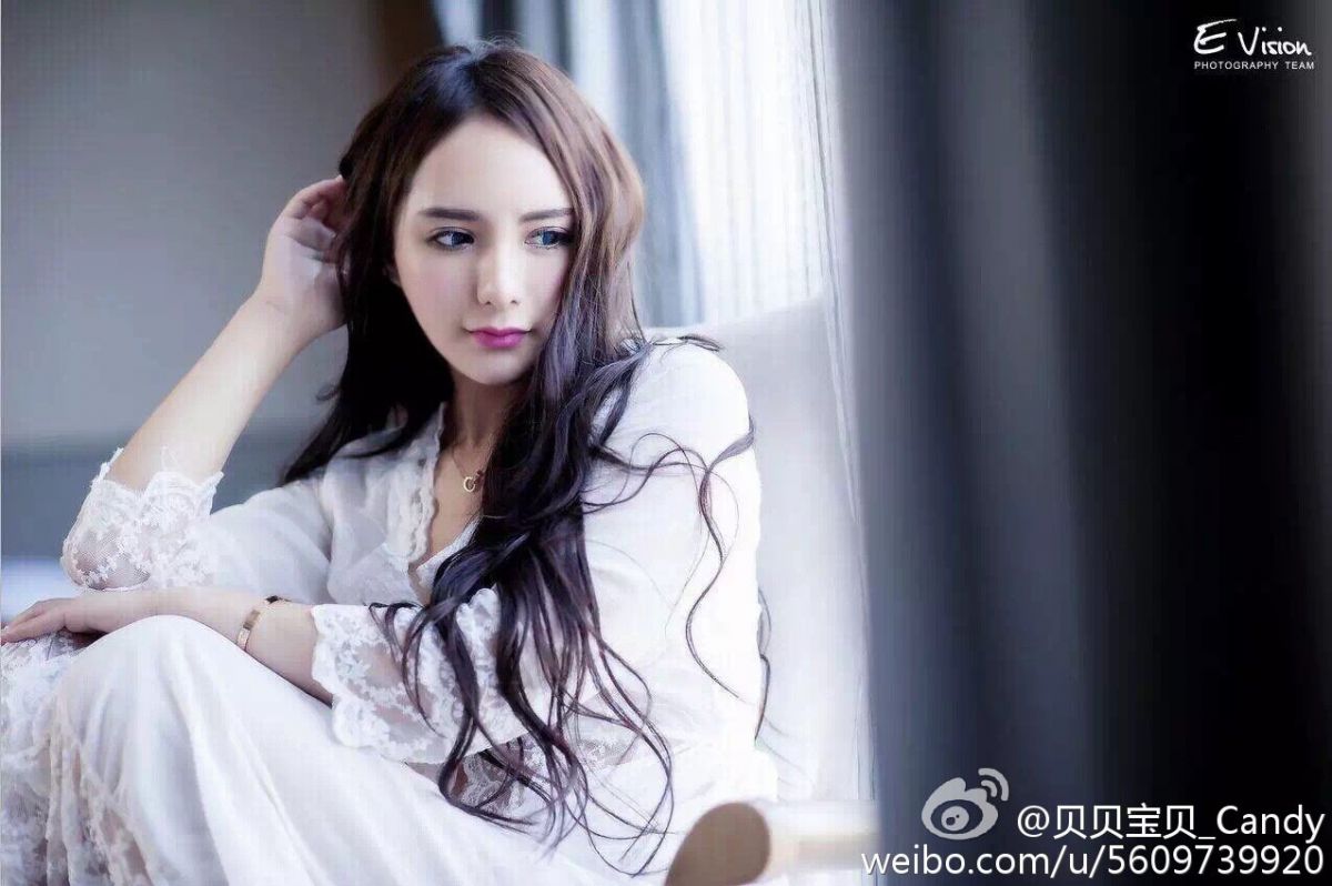 长发气质美女伊蓓Eva街头写真照片