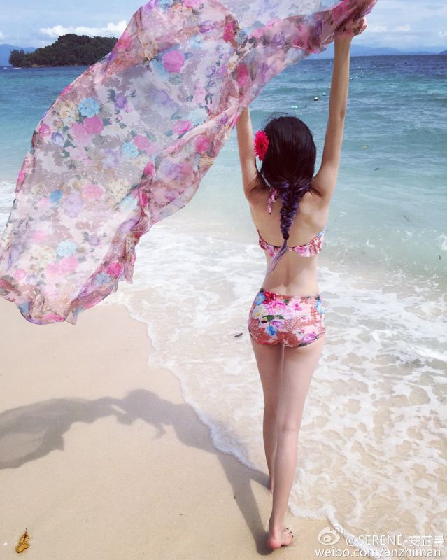 中国比基尼美女安芷曼海边诱人美照