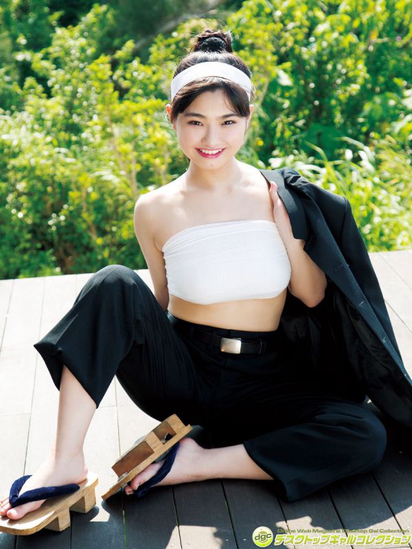 日本童颜巨乳美女片冈沙耶性感内衣秀图片