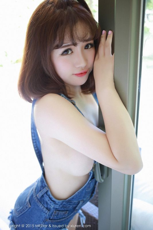 模范学院大胸妹徐cake户外诱惑写真
