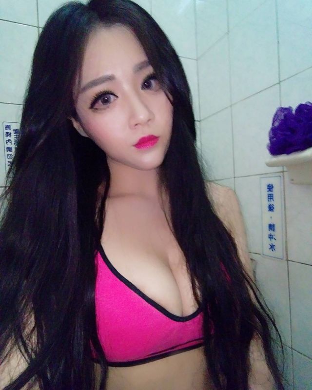 90后美女模特陈\充满忧伤感的私拍照