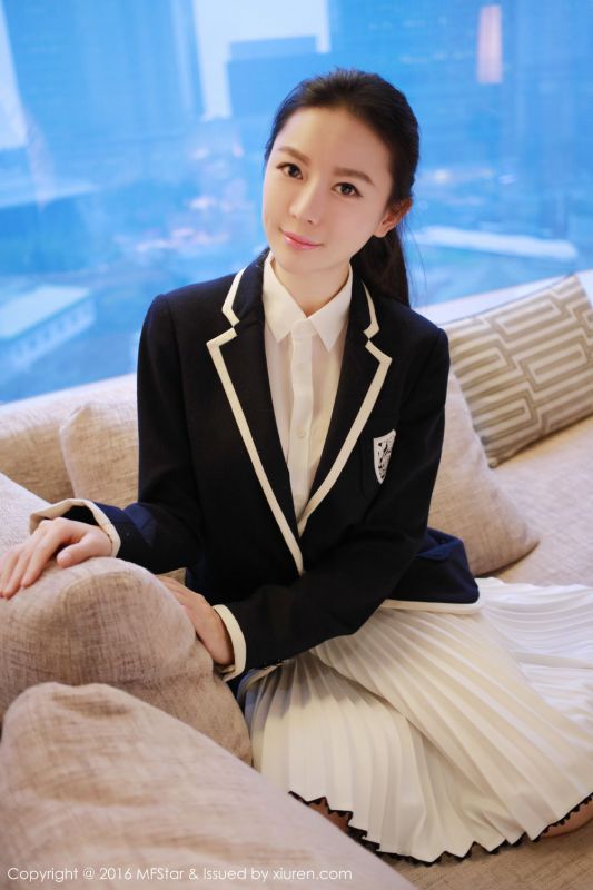 优雅气质美女慕羽茜流露成熟女人韵味