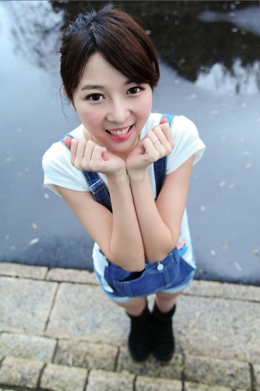 清纯可爱美女萌萌牛仔热裤私拍