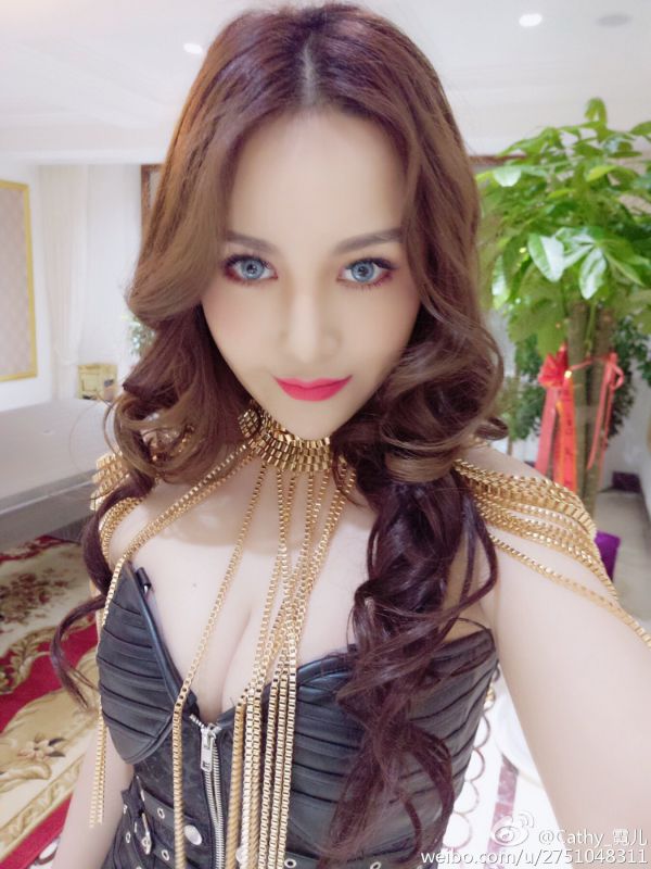 90后粉嫩美女athy_霓儿微博私拍美照