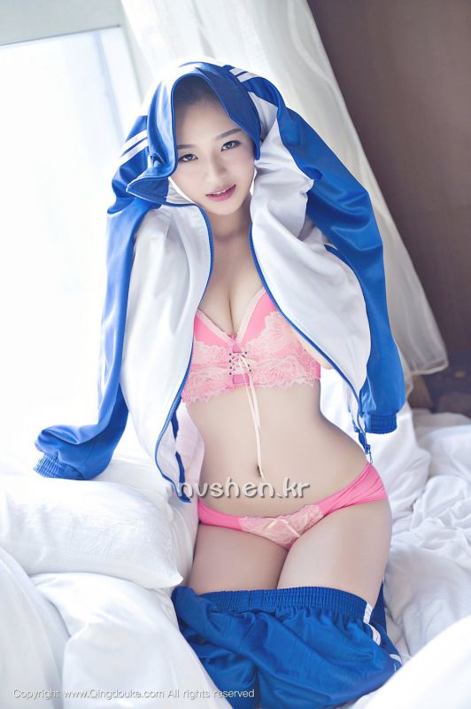 清纯校服美女Una尤娜粉色内衣诱惑图集