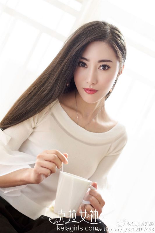 长发飘逸美女颖儿Bang妞家居养眼美照