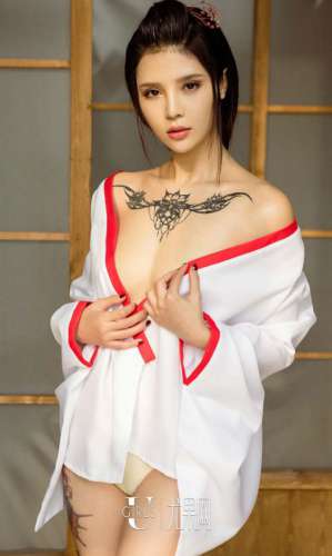 前凸后翘美女尤娜娜跨年最新诱惑写真