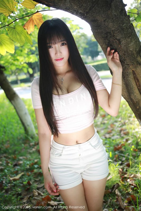 美媛馆长发美眉夏瑶baby户外清新写照