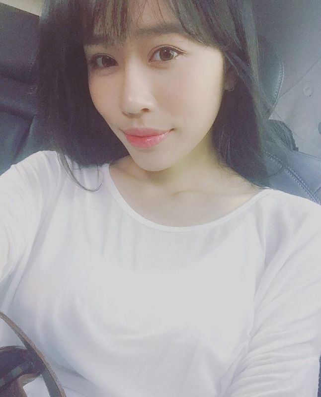 美女翻译权贞妍私拍美照图片合辑