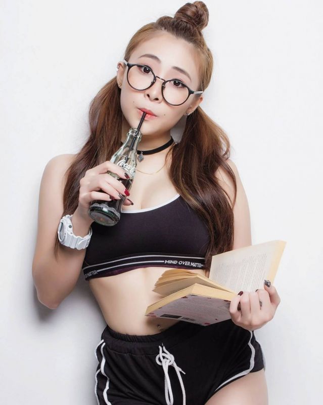 野性美女图片DJ AlexisG气质养眼写真