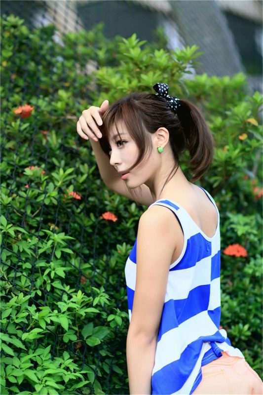 台湾清纯少女Patty超短热裤街拍
