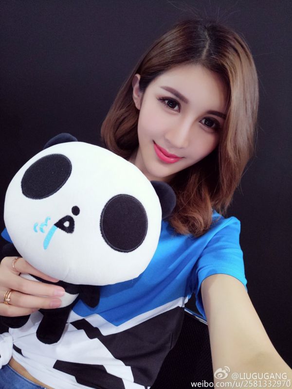 展台showgirl刘光喵喵微博自拍图片