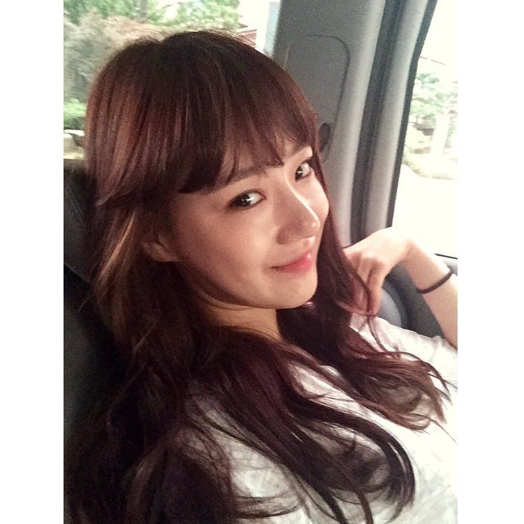 魔鬼身材的韩国美女林智贤户外美照
