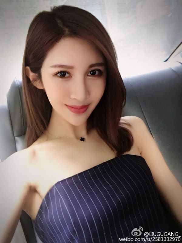 展台showgirl刘光喵喵微博自拍图片