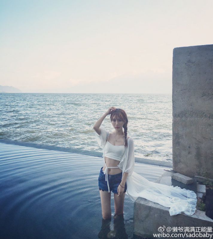 90后美眉晓燕微博私拍养眼美照