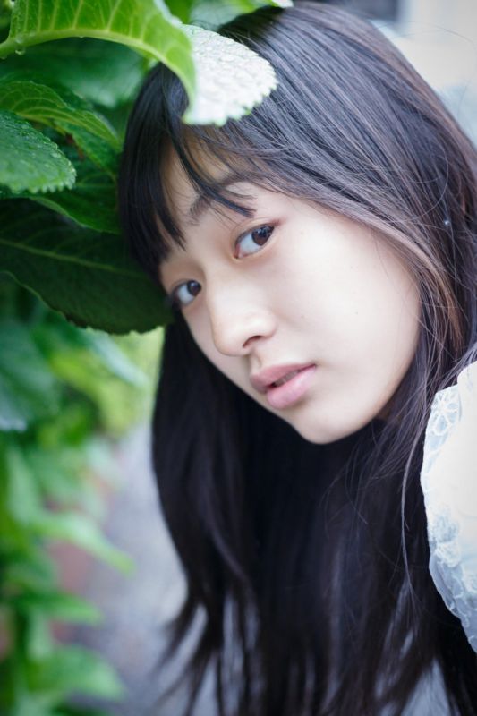 日本清纯美女铃木茜音户外写真图片