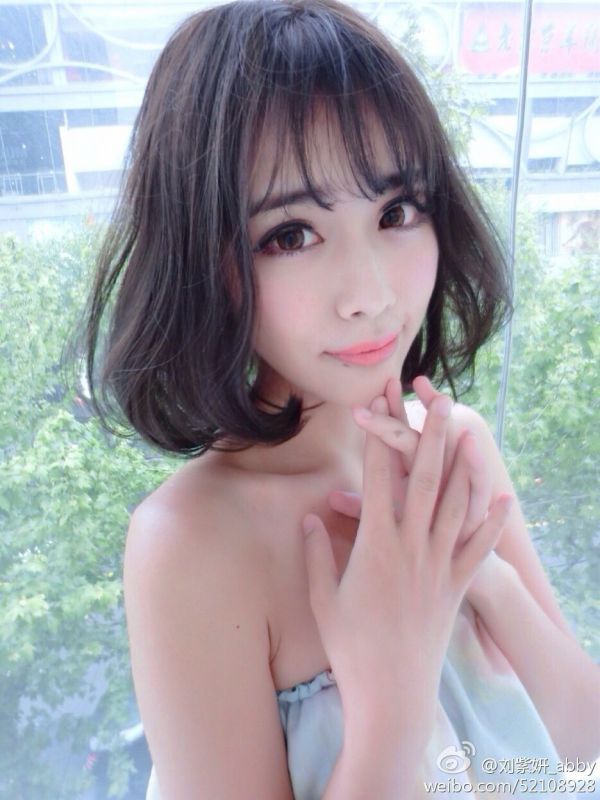 气质氧气美女刘紫妍自拍图片合辑