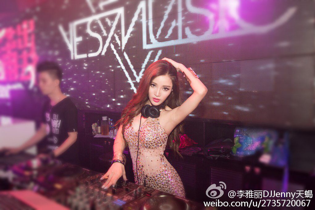 比基尼泳衣美女李雅丽高清私房照秀丰满好身材