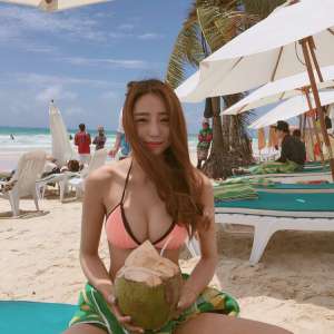 韩国网拍美女Eunjiii私拍比基尼图片