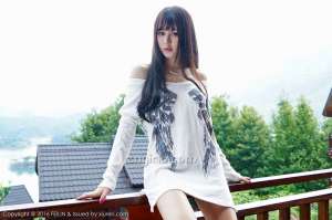 90后平面模特Cheryl青树旅拍写真图片