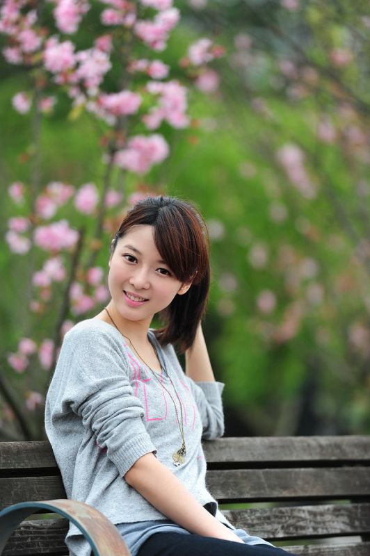 清纯可爱美女萌萌牛仔热裤私拍