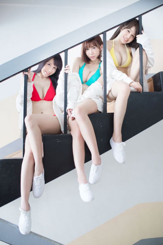台湾美女模特伊梓帆组合比基尼写真图片